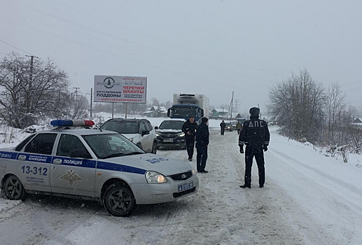 Затерянный во льдах. Россияне не могут выбраться из города из-за снежных завалов