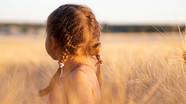 Как научить ребенка относиться к старшим с уважением и теплом