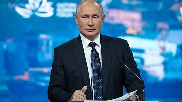 Путин поручил каждый год выделять по восемь миллиардов рублей для защиты от лесных пожаров