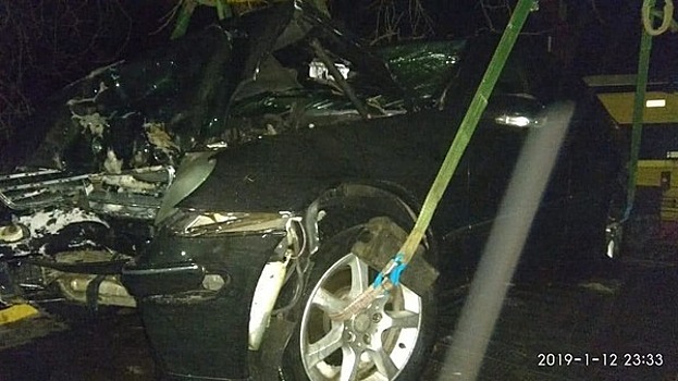 В Правдинском районе шестилетняя пассажирка пострадала при столкновении Mercedes с деревом