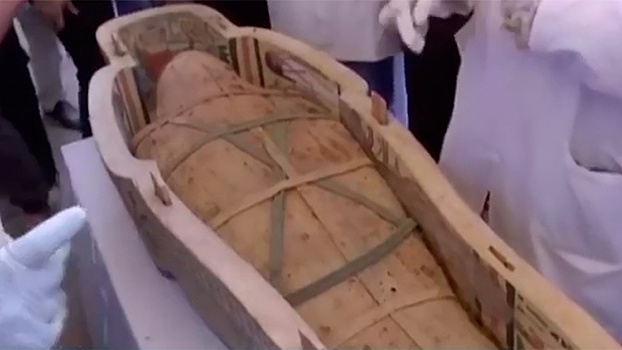 В Египте обнаружили десятки саркофагов с мумиями