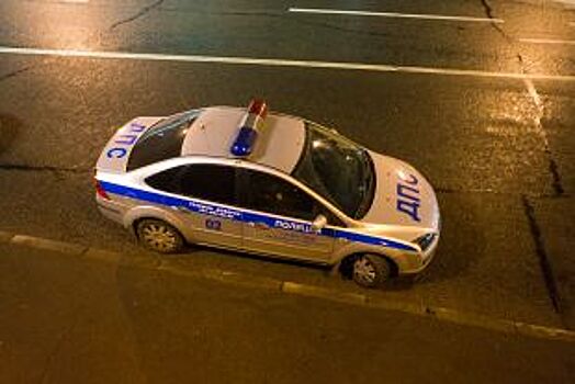 В Калининграде водитель иномарки врезался в столб и сбежал