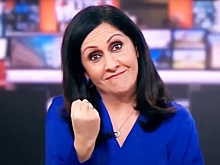 Британская ведущая показала неприличный жест в прямом эфире