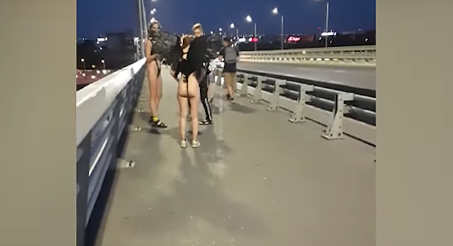 Обнаженные и с крыльями: ростовчане заметили необычную фотосессию на Ворошиловском мосту