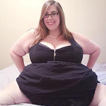 Весящая 117 кг девушка из США нашла необычный способ заработать на этом
