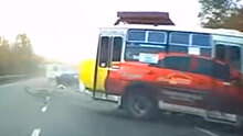 Автобус и три автомобиля столкнулись в Новокузнецке: кадры с места массового ДТП