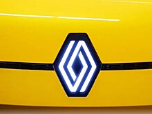 Работники французского завода Renault объявили забастовку и взяли руководство в заложники