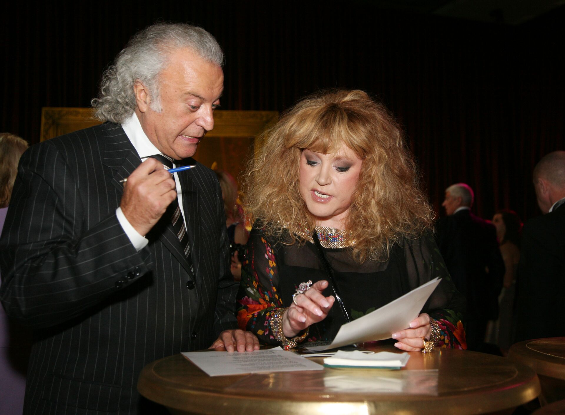 Примадонна (cd). Алла пугачева 2022. Эстрадный магнат написавший для аллы. Алла пугачёва cd 1997. Алла пугачёва и илья резник.