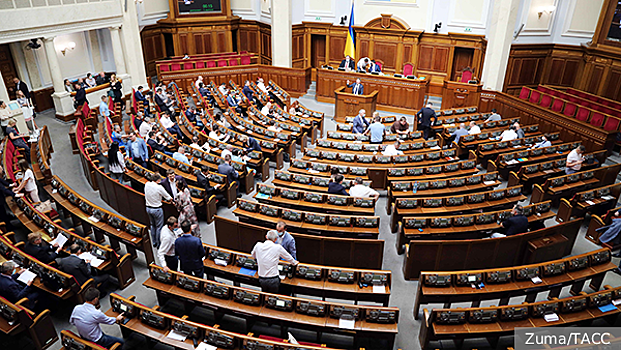 На Украине началась системная кампания по ослаблению власти Зеленского