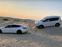 Tesla Model 3 с легкостью вытащила трехтонный Nissan Patrol, застрявший в песчаной дюне