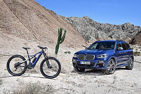 BMW сделала вдобавок к новому X3 электрический велосипед