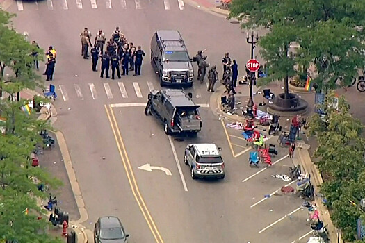 Полиция установила личность подозреваемого в стрельбе на параде в США