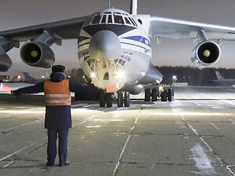 Самолет с вернувшимися из плена военными РФ приземлился в Подмосковье