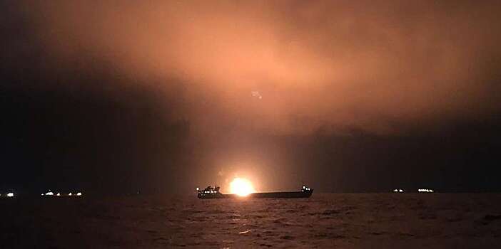 Владелец горящих в Черном море танкеров отказался от помощи
