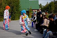 В Горнокнязевске на Дне села «зажигали» клоуны
