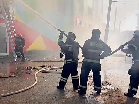 Пожар площадью 1,5 кв км локализован на складе в Калуге