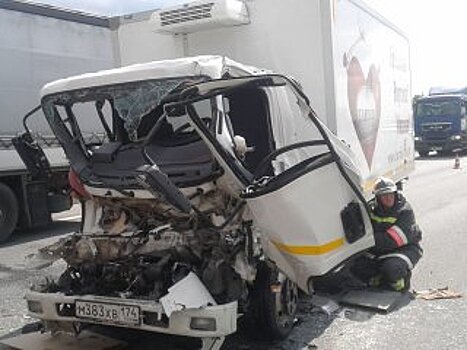 В Башкирии 36-летнего мужчину зажало в грузовике после страшного ДТП