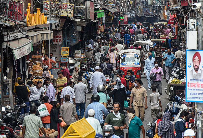 Дели, Индия. Население: 29 399 141 человек. Самый обычный день в торговом районе