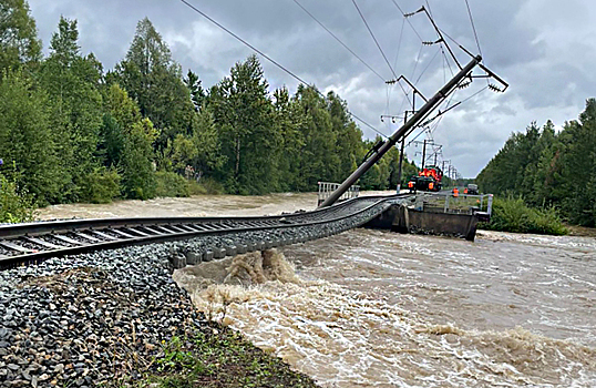 Движение на БАМе остановлено из-за прорыва дамбы в Бурятии