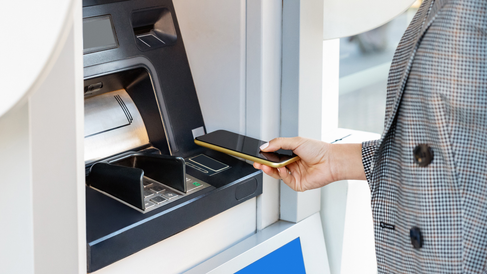 Как мошенники превращают телефоны жертв в банковские карты: все о схемах мошенничества с NFC