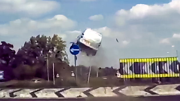 Когда хочешь быть летающим автомобилем, но ты всего лишь старый фургон