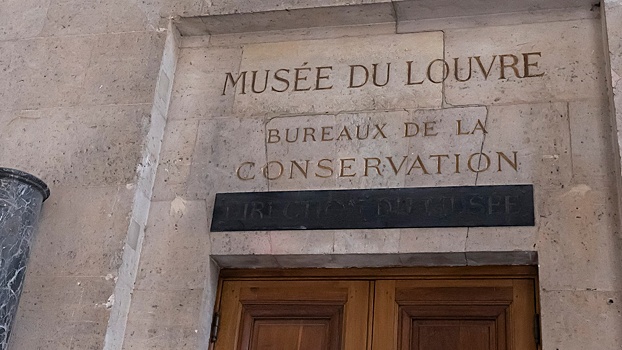 Опубликованы кадры момента ограбления Лувра