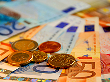Курс евро опустился до 63,69 рубля