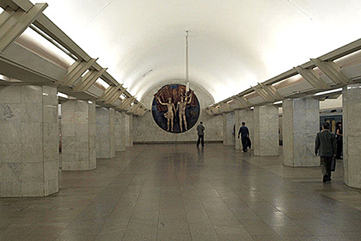 Станция метро «Полянка»