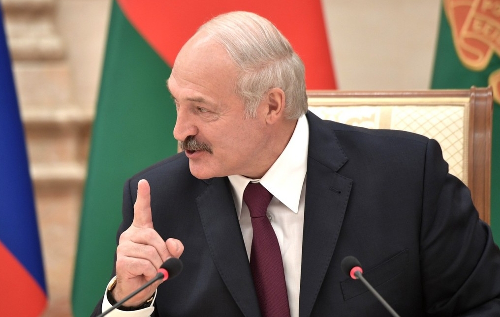 Лукашенко объяснил негативное отношение к пышным выпускным в школах