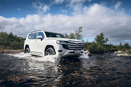В России началась продажи нового Toyota Land Cruiser 300: очень дорого