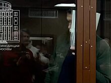 Суд заключил под стражу задержанного из-за взяток зампреда правления "Газпром нефти"