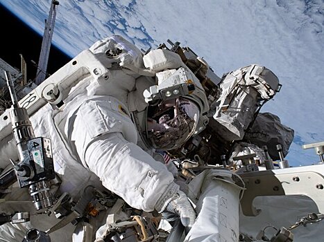 Астронавты НАСА и JAXA завершили шестичасовой выход в открытый космос