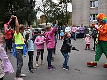 Клоун Гриша провел праздник для «дружных соседей» ТОСа «Кировский» в Вологде