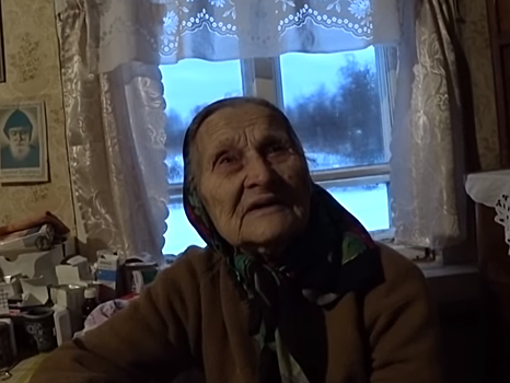 Прокуратура: у 93-летней узницы концлагеря есть квартира во Ржеве, но она предпочитает жить в деревне без света