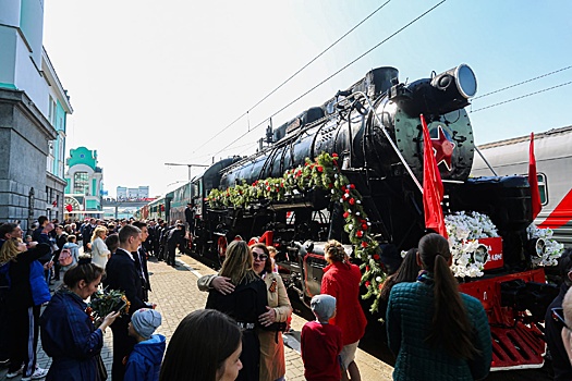 На вокзал Новосибирска прибыл ретро-поезд «Эшелон Победы»
