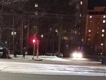 Автомобиль влетел в забор после ДТП в Кемерове