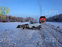 В Коми машина столкнулась с грузовым поездом на переезде