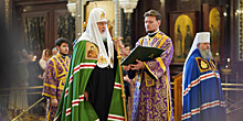Патриарх Кирилл передал в храм Христа Спасителя подаренный ему крест