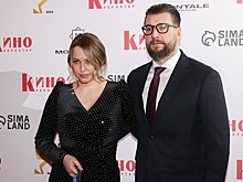 Актеры Александр Устюгов и Аглая Шиловская сыграли тайную свадьбу