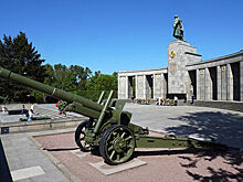Землю с военного мемориала в Берлине передали в Главный храм ВС России