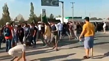 Опубликованы кадры столкновения полиции с местными жителями в Бишкеке