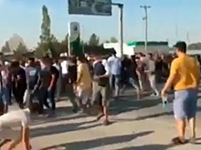 Опубликованы кадры столкновения полиции с местными жителями в Бишкеке