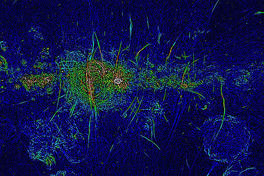 Астрономы обнаружили тысячу загадочных нитей в центре Млечного Пути