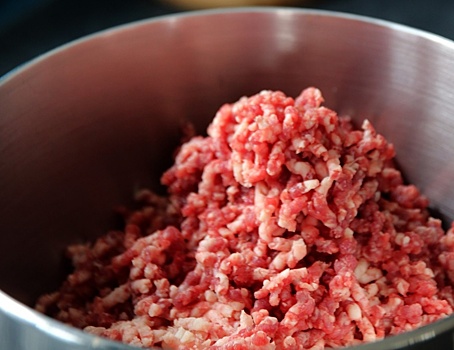 ДНК свиньи в говяжьем фарше обнаружили нижегородские микробиологи