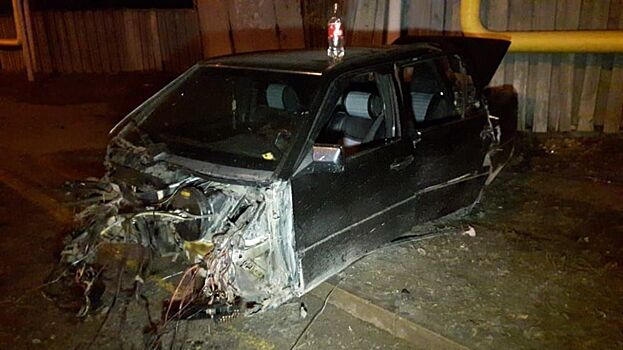 Двигатель вырвало из авто: четыре человека пострадали в ДТП в Алматы