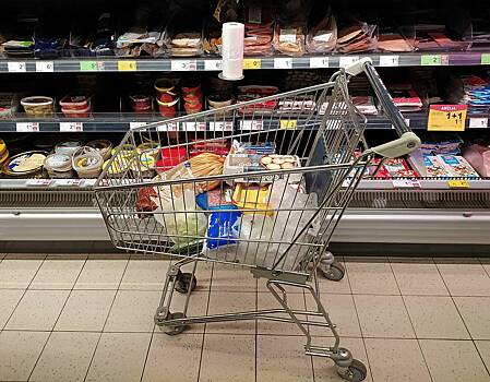 Россияне стали чаще выбирать в магазинах дорогие продукты
