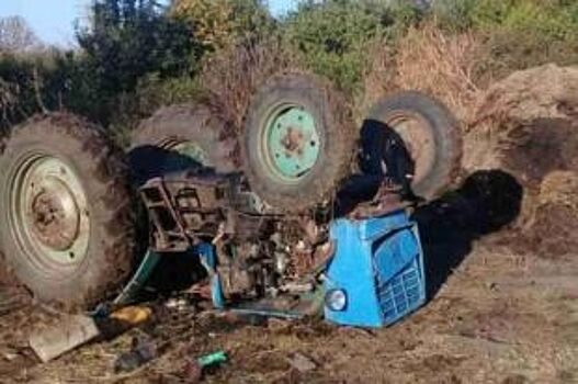 На тамбовской трассе перевернулся трактор: погиб водитель