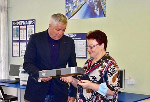 Ноутбук передал Библиотечному информационно-культурному центру в Железнодорожном депутат Мособлдумы Тарас Ефимов