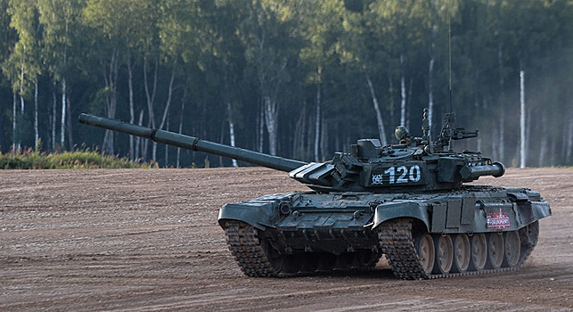 Корпус Балтийского флота получил танки Т-72Б