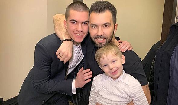 Денис Клявер тепло поздравил своих мальчиков с Днем сыновей